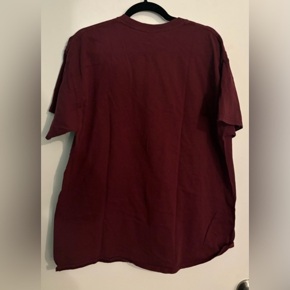 Gildan Mens XL Burgundy Gold Condors Dancing Elk Short Sleeve Tee Juno Bleeker - Picture 3 of 6